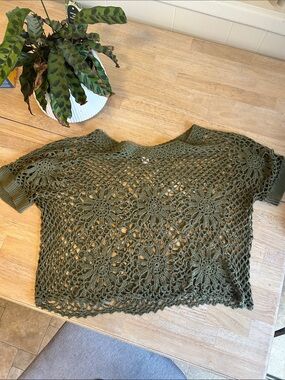 Forever 21 Olive Green Crochet Short Sleeve Top